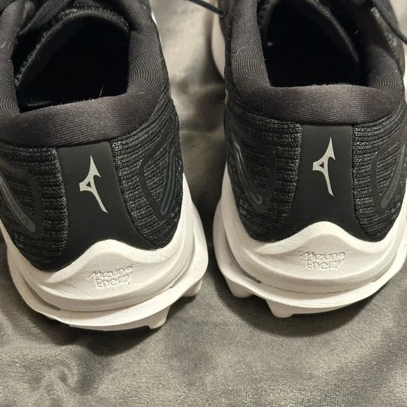 Mizuno Women’s Wave Runner 25 
Size 10 - Picture 8 of 8